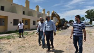 El ministro Ferraresi recorrió obras de viviendas en distintos barrios de Avellaneda
