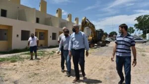 El ministro Ferraresi recorrió obras de viviendas en distintos barrios de Avellaneda