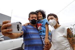 MAYRA: “VAMOS A SEGUIR ACERCANDO ESTOS OPERATIVOS A CADA UNO DE NUESTROS BARRIOS PARA GARANTIZAR CONDICIONES IGUALITARIAS DE ACCESO A LA EDUCACIÓN”