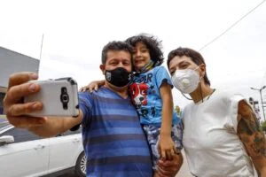 MAYRA: “VAMOS A SEGUIR ACERCANDO ESTOS OPERATIVOS A CADA UNO DE NUESTROS BARRIOS PARA GARANTIZAR CONDICIONES IGUALITARIAS DE ACCESO A LA EDUCACIÓN”