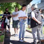 Mayra recorrió la feria de Don Bosco para dialogar con vecinos, vecinas y comerciantes