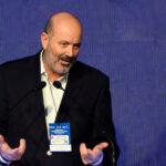 Manual libertario para negar la crisis: mientras cierran fábricas, Sturzenegger celebra tres pallets de miel exportados