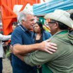 Carlos Balor y el ministro Javier Rodríguez entregaron equipamiento para la Feria Mercado Vecino