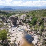 El pueblo escondido en Argentina con calles llenas de flores y vistas únicas de montaña