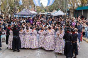 25 de Mayo: bailes, banderas y una fiesta popular en familia