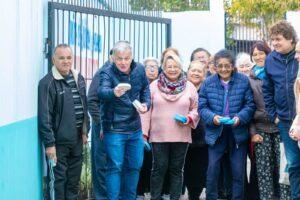Carlos Balor jugó al tejo en el Centro de Jubilados Villa Mitre