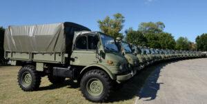 Para comprar 400 camiones para el ejército hay plata