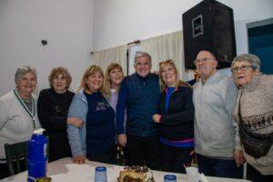 Carlos Balor visitó el Centro de Jubilados La Porteña y les entregó un subsidio