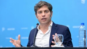 Kicillof va a la Corte contra un fallo que ordena a la Provincia a pagar 5.500 millones a Nación por dos locomotoras