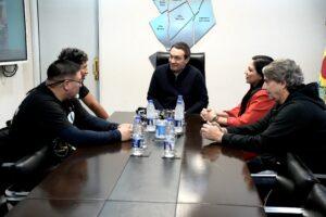 Andrés Watson felicitó al varelense Tamir Ábalos por su debut oficial como boxeador