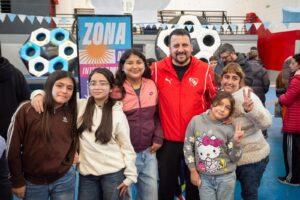 Emmanuel Santalla impulsó una multitudinaria jornada de intercambio de figuritas junto al Club Los Rojos de Gerli