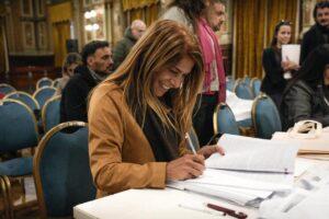 La intendenta Magdalena Sierra firmó un acuerdo con el gobernador Axel Kicillof para incorporar maquinaria y vehículos para Avellaneda