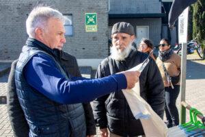Carlos Balor recorrió el Mercado de Productores Familiares en el Playón Municipal