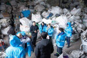 Santalla entregó indumentaria de trabajo a una cooperativa de reciclado de Avellaneda