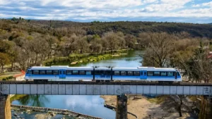 El tren turístico argentino que atraviesa montañas y sierras por $700