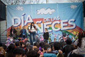 El gran festejo por el Día de las Niñeces convocó a miles de familias quilmeñas en el polideportivo municipal con entrada libre y gratuita