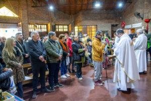 Carlos Balor y Monseñor Tissera en la celebración por San Cayetano
