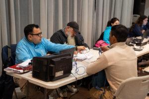 200 vecinos y vecinas tramitaron documentación de forma gratuita