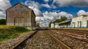 El pueblo que fue clave en la historia ferroviaria bonaerense, conserva un hotel fantasma y hoy encanta al turismo rural