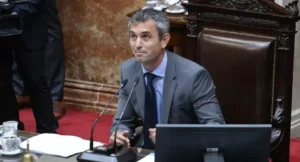 En busca de que alguien saque los «dólares del colchón»