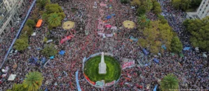 Las centrales sindicales y movimientos sociales salen a la calle