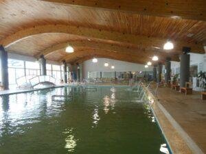 A 3 horas de Mar del Plata hay unas termas que ofrecen piscinas cubiertas, hidromasajes y fangoterapia