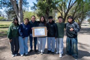 Andrés Watson y estudiantes de la Técnica Nº3 evaluaron el avance en sus proyectos para renovar espacios públicos
