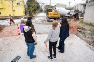 El municipio avanza con la obra de pavimentación de 37 nuevas cuadras de asfalto en Ezpeleta Oeste