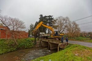 Berazategui avanza con trabajos de saneamiento en el Arroyo Las Conchitas