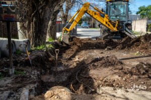 La Municipalidad avanza con tareas de saneamiento, recambio de cañerías y colocación de nuevos sumideros