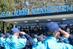 Cadetes de Avellaneda juraron fidelidad a la Bandera Nacional