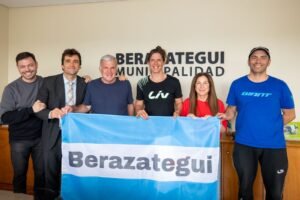 Carlos Balor recibió a Daniela Jobse, una destacada ciclista de Berazategui