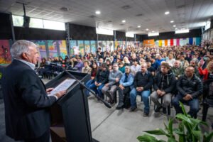 Carlos Balor y el ministro Bianco entregaron más de 540 trámites de propiedad