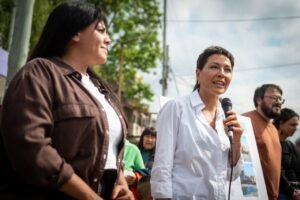 Mayra y Eva Mieri inauguraron 33 nuevas cuadras de pavimento en el Barrio El Progreso de Bernal Oeste