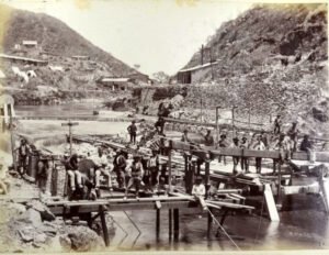 En 1890, Argentina inauguró el embalse más grande del mundo para llevar agua y energía: hoy, su primer paredón permanece bajo el lago