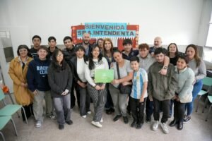El Municipio entregó subsidios a escuelas públicas de Avellaneda