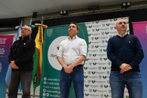 Andrés Watson y Andrés Larroque entregaron 416 escrituras a vecinos y vecinas de Florencio Varela