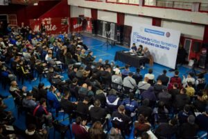 Emmanuel Santalla y Nicolás Russo encabezaron una Clínica de Futbol para clubes de barrio